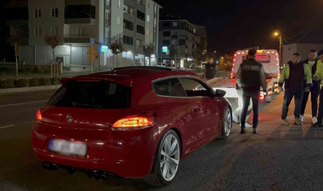 Tekirdağ Çorlu’da trafik polisi tarafından durdurulan bir otomobilde, abartı egzoz