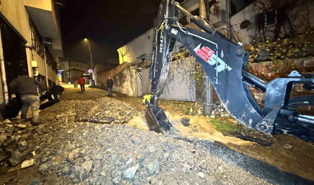 Edirne’de içme suyu hattında yaşanan patlama sonucu fışkıran su metrelerce