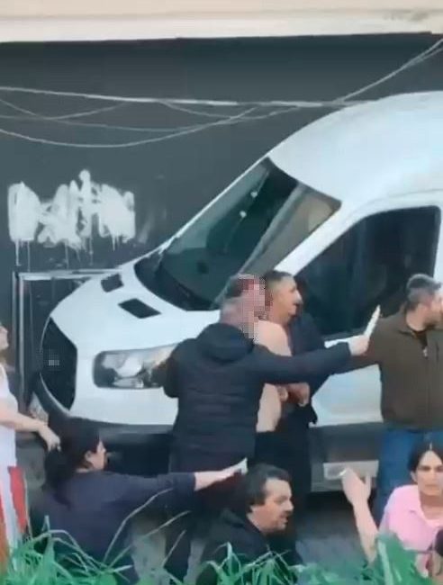 Esenyurt’ta bir binanın sakinleri ile esnaf arasında yaşanan park yer