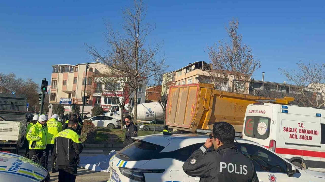 Bursa’nın Gemlik ilçesinde kamyonun çarptığı bisiklet sürücüsü hayatını kaybetti. Kaza,