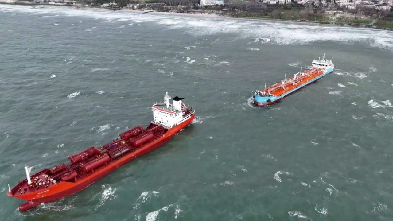 İstanbul’da Florya açıklarında Azerbaycan ve Türk bandıralı iki tankerden acil