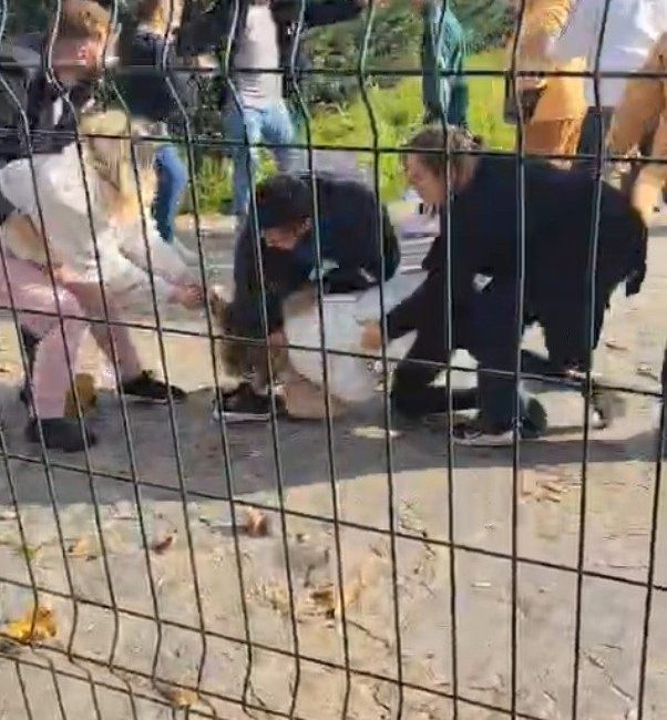 Kartal Anadolu Adalet Sarayı önünde iki aile arasında bilinmeyen bir