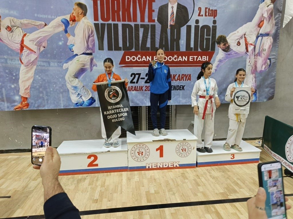 Sakarya’da düzenlenen Türkiye Minikler ve Yıldızlar Karate Ligi 2. Bölge