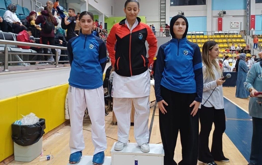 Kocaeli Karate Gelişim Ligi 2. Ayak Müsabakaları’nda mücadele eden Kartepe
