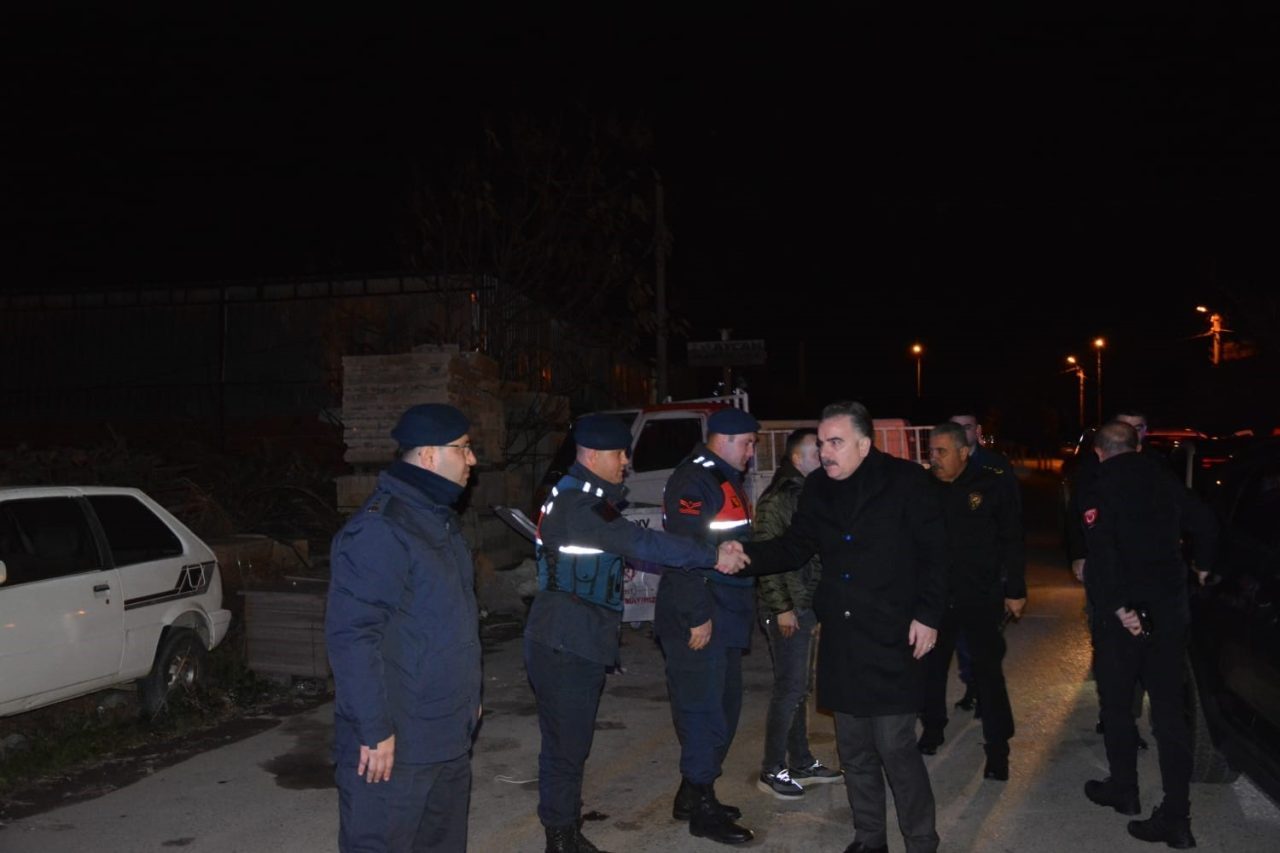 Balıkesir’in Edremit ilçesinde Kaymakam Ahmet Odabaş, 2026 yılının ilk saatlerinde