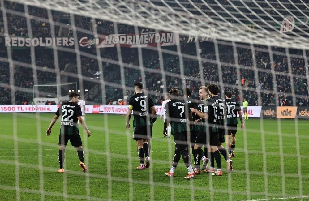 Trendyol Süper Lig ekiplerinden Kocaelispor, 17 haftalık performansında seyircisi önünde