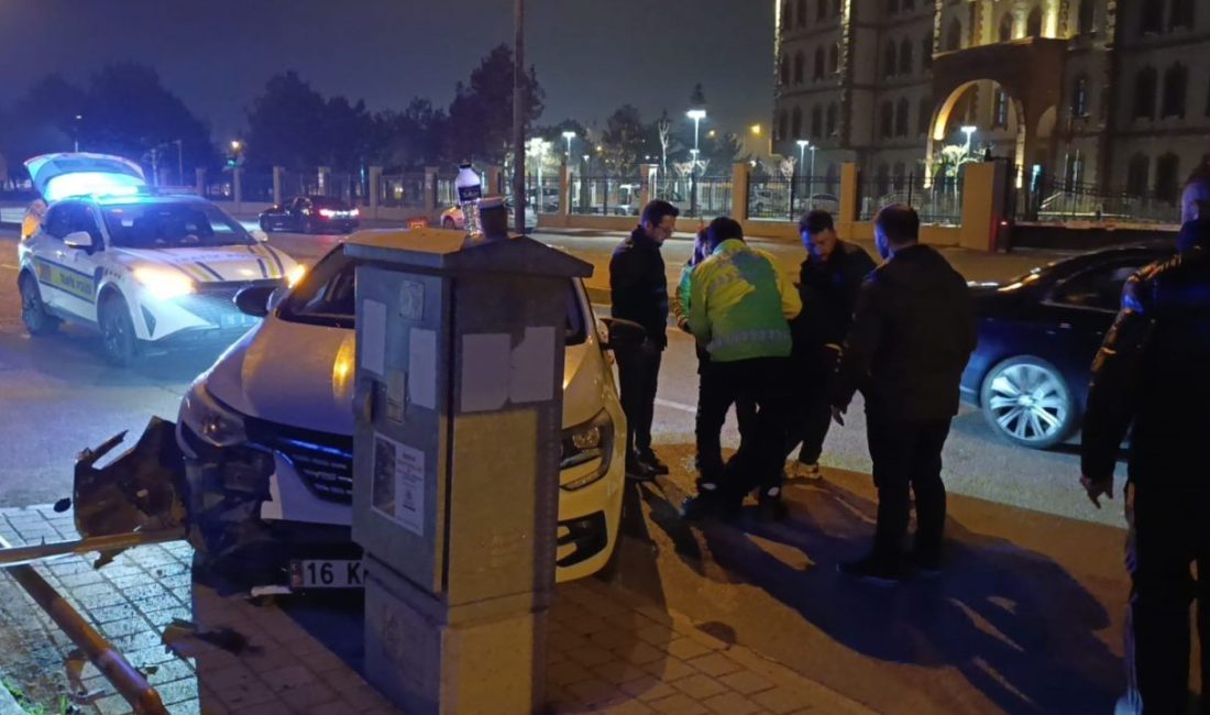 Bursa’nın İnegöl ilçesinde bir aracın sıkıştırması sonucu direksiyon hakimiyeti kaybolan
