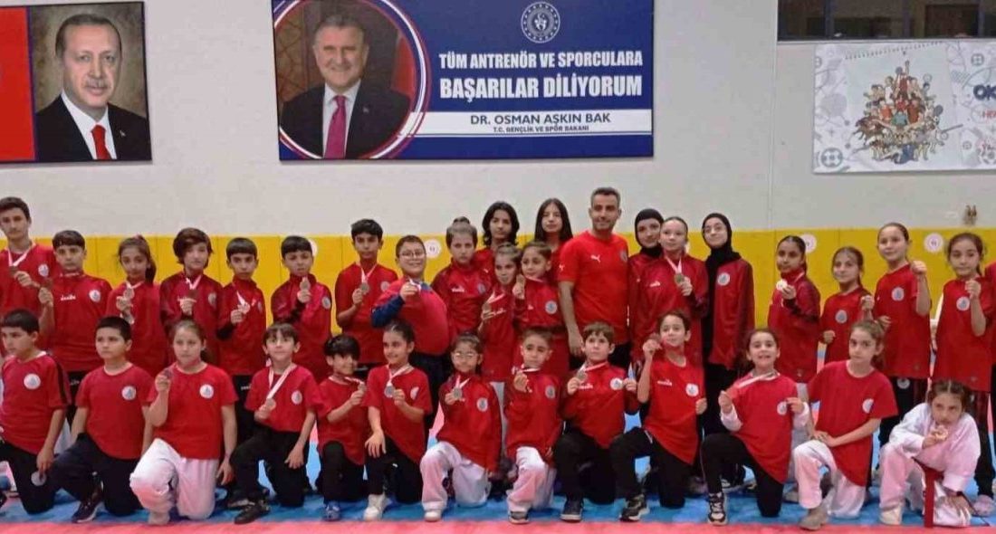 Kocaeli’de düzenlenen Öğretmenlere Saygı Kocaeli Karate Şampiyonası’nda Körfezli minik sporcular