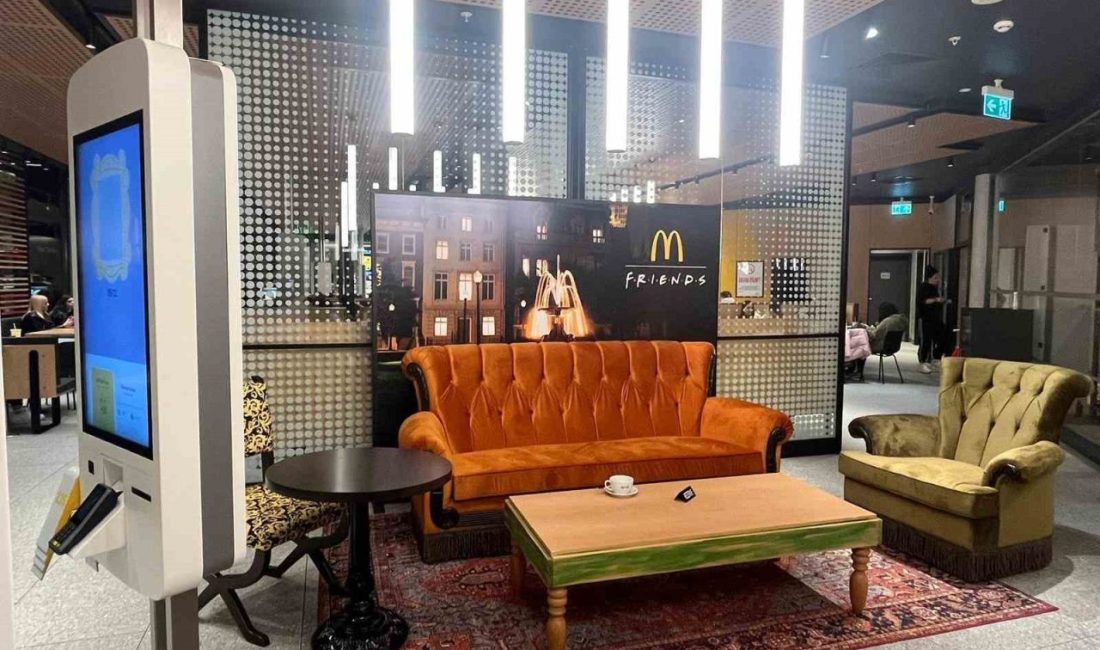McDonald’s Türkiye, Friends dizisinin efsane karakterlerini menüsüne taşıyor. ‘Friends Menüleri’,