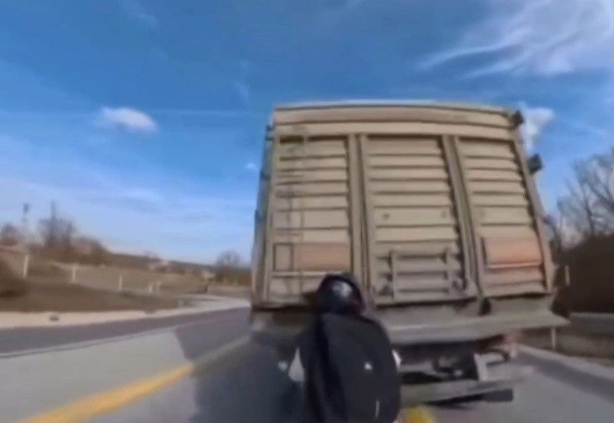 Kırklareli–Dereköy yolu üzerinde 4 Aralık 2025 tarihinde motosikletin kamyona arkadan