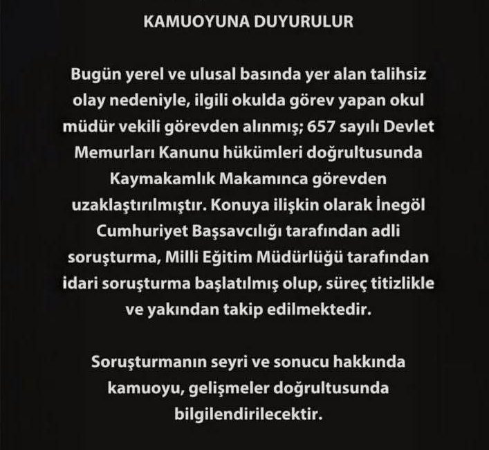 Bursa’nın İnegöl ilçesinde bayrak töreninde bir öğrenciyi itekleyerek darbeden okul