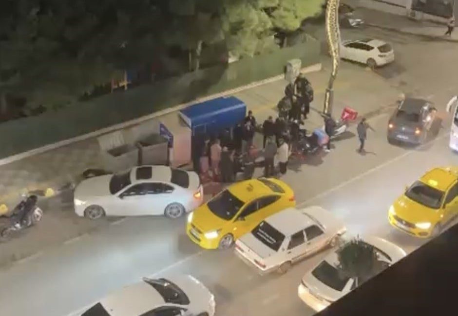 Tekirdağ’ın Kapaklı ilçesindeki bulvardan caddeye dönmek isteyen otomobil ile motosikletin