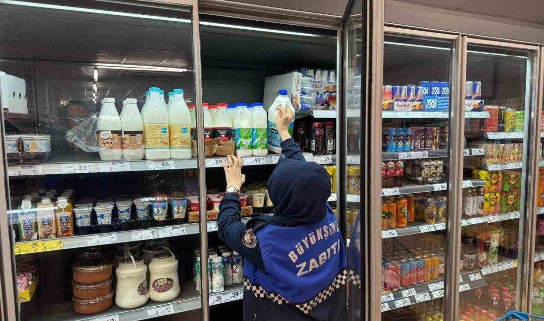 Kocaeli’de zabıta ekipleri, yaklaşan Ramazan ayı öncesi denetimlerini sıklaştırırken, raflarda