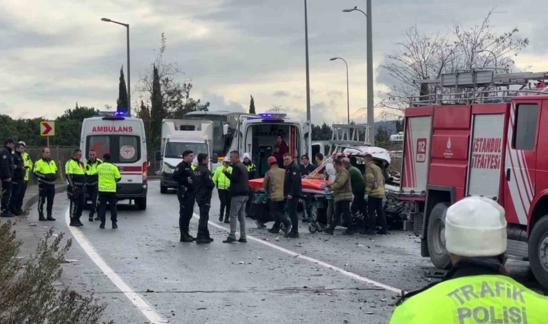 Sancaktepe’de yağışta kayganlaşan yolda kontrolden çıkarak hafriyat kamyonuyla çarpışan kamyonetin