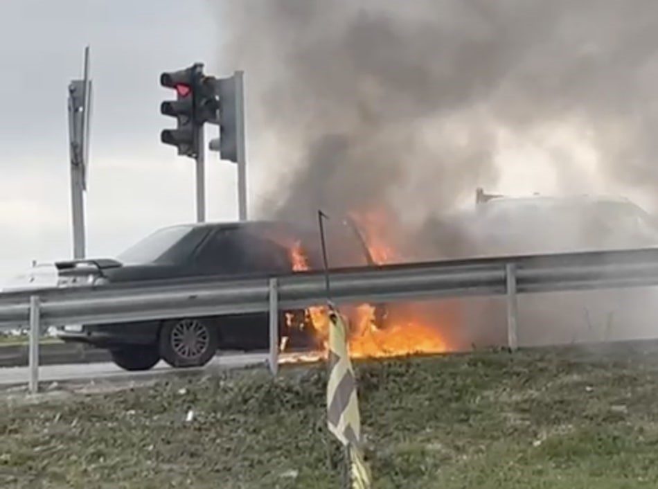 Tekirdağ’ın Kapaklı ilçesinde seyir halindeki otomobil alev aldı. Olay yerine