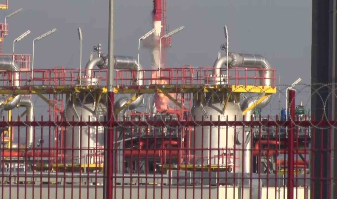 Silivri’de bulunan BOTAŞ tesislerinde yangın çıktı. Yangın nedeniyle tesis boşaltılırken,