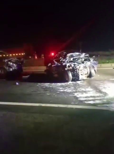 Malkara-Tekirdağ karayolunda tırın karıştığı zincirleme kazada 2 kardeş yaşamını yitirirken,