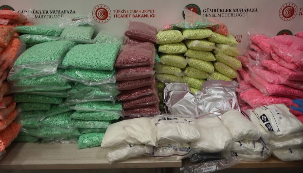 Edirne Kapıkule Gümrük Sahası’nda yılbaşı öncesi düzenlenen operasyonda, bir tırda