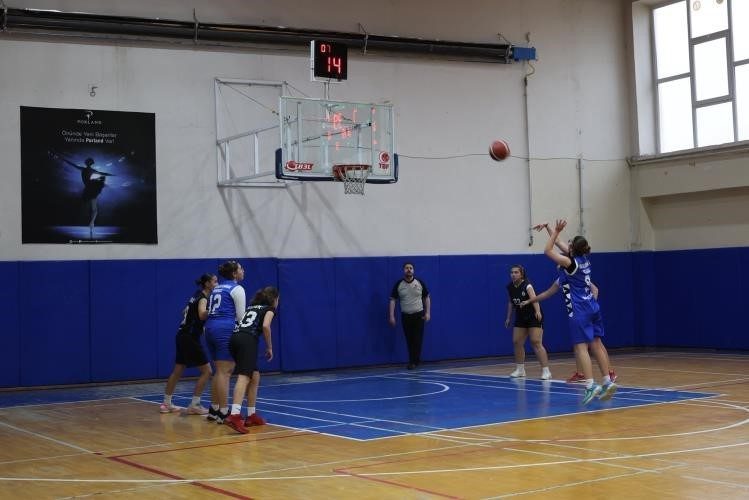 Bilecik’te Okul Spor Faaliyetleri kapsamında düzenlenen Yıldız Kız Basketbol Müsabakaları
