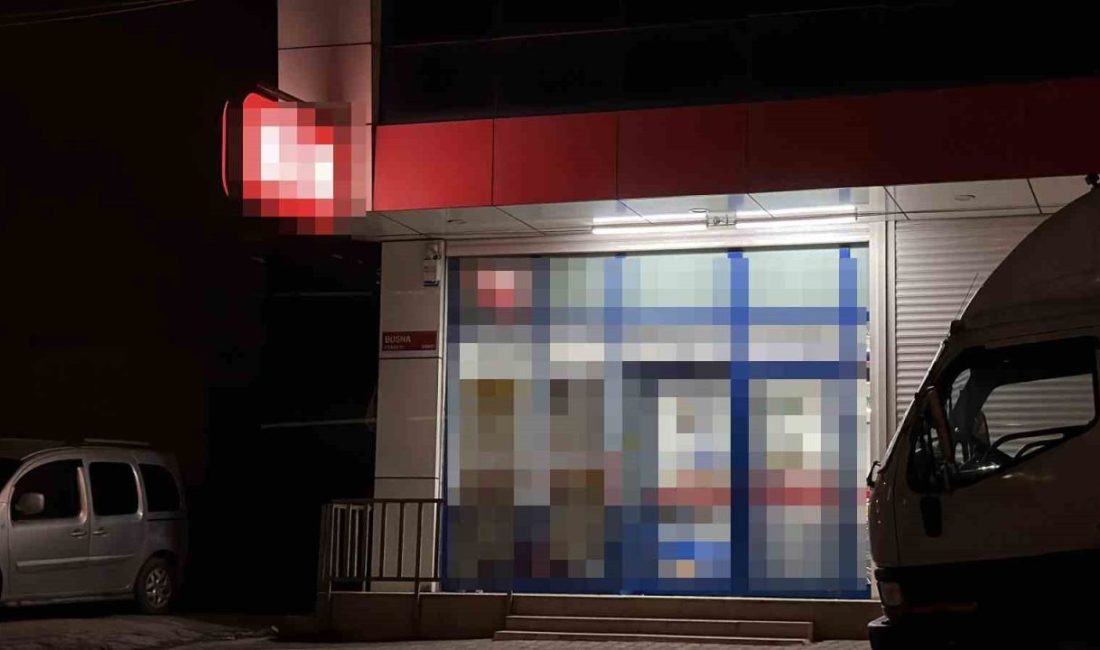 İstanbul Arnavutköy’de zincir market şubesine silahlı saldırı düzenlendi. Olayda yaralanan