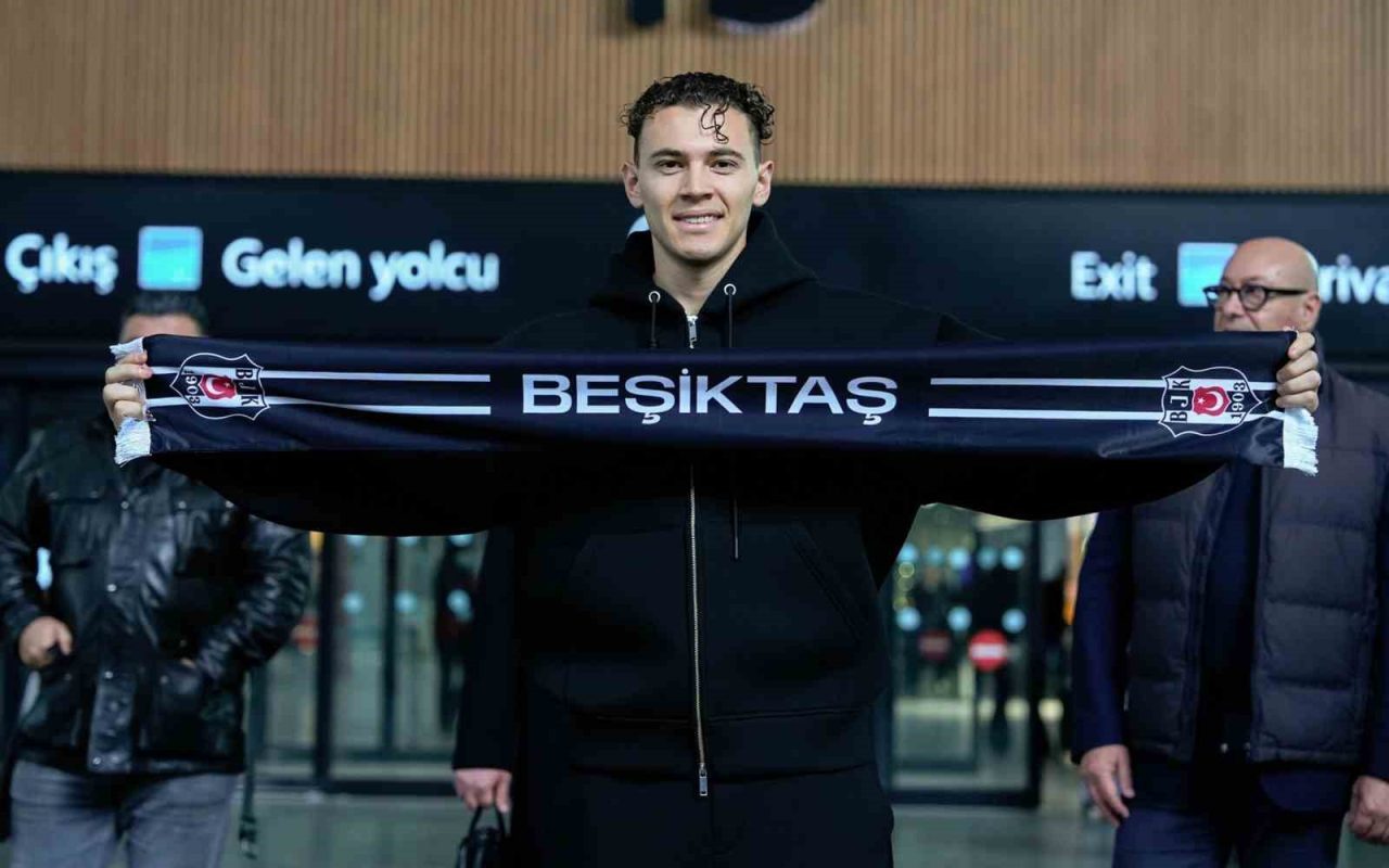 Beşiktaş’ın prensip anlaşmasına vardığı Arnavut futbolcu Kristjan Asllani, transfer görüşmelerini