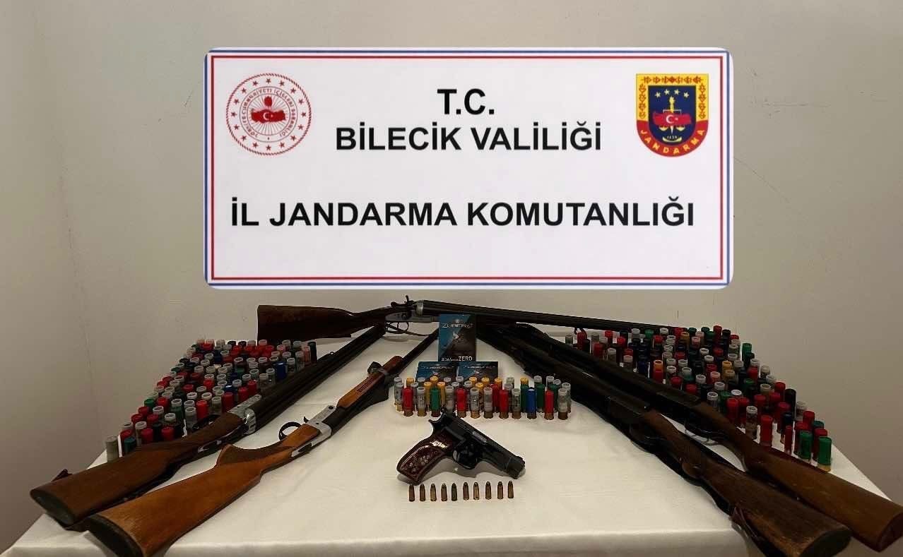 Bilecik’te gerçekleştirilen operasyonda çok sayıda silah ve fişek ele geçirildi.