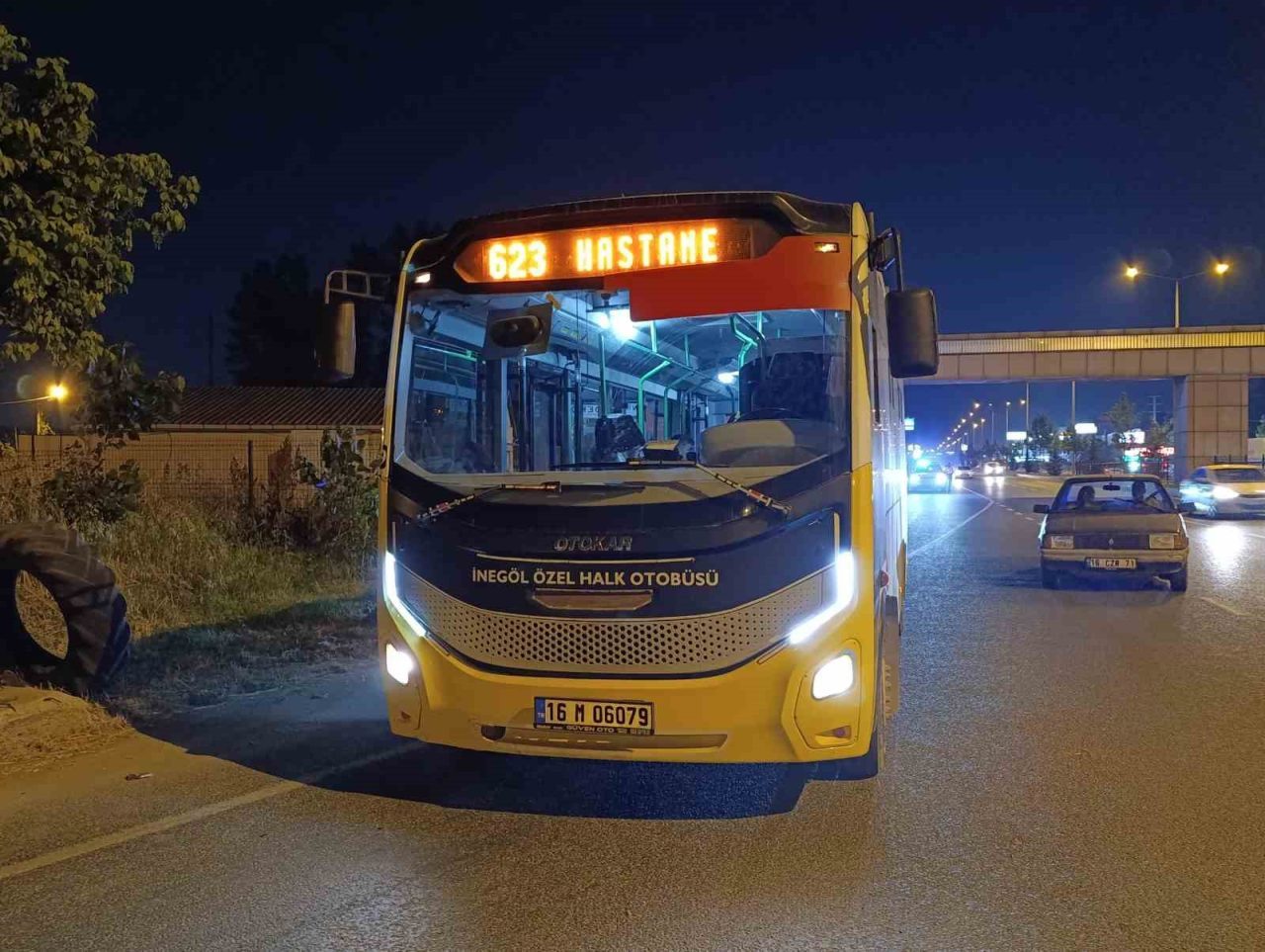 Bursa’nın İnegöl ilçesinde, yaya üst geçidini kullanmayıp, yoldan karşıya geçmeye