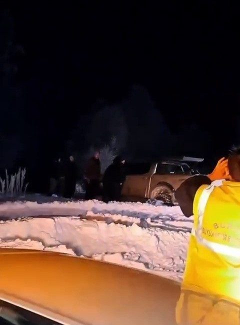Bursa’da kar yağışı sebebiyle yayla yolunda mahsur kalan 6 kişi