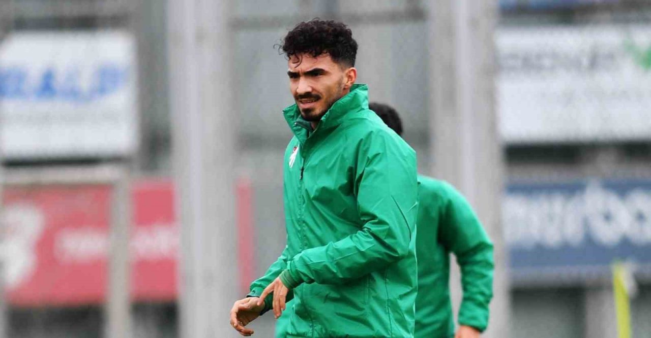 Bursaspor, TFF 2. Lig Kırmızı Grup 22. haftasında sahasında Adanaspor