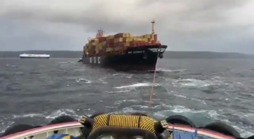 Çanakkale Boğazı’ndan geçen 201 metre uzunluğunda ‘MSC GIANNA III’ konteyner