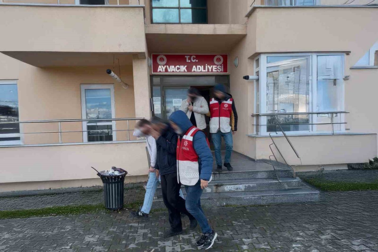 Çanakkale’de Göçmen Kaçakçılığıyla Mücadele ve Hudut Kapıları Şube Müdürlüğü ekiplerince