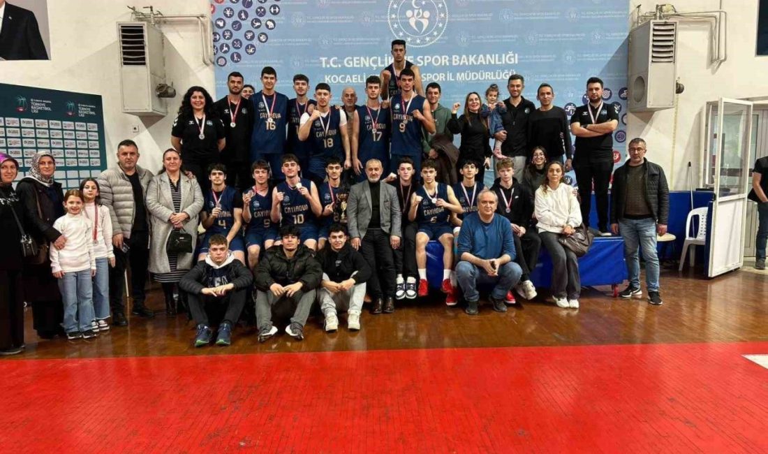 Kocaeli U-18 Erkekler Ligi’ni ikinci sırada tamamlayan Çayırova Belediyesi Eğitim