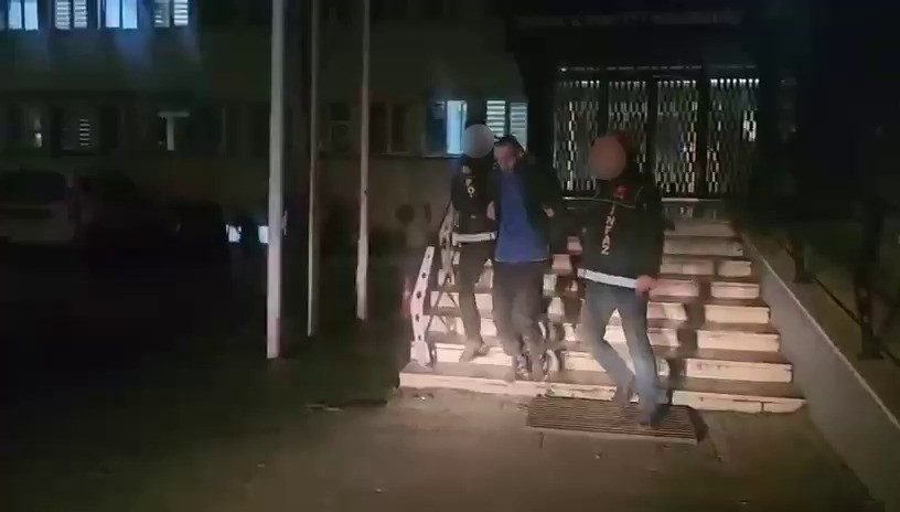 Bursa Emniyet Müdürlüğü Asayiş Şube Müdürlüğü ekiplerince, aranan şahısların yakalanmasına