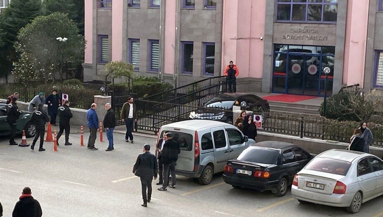 Sakarya’nın Sapanca ilçesinde 3 kişi arasında çıkan ve cinayetle neticelenen