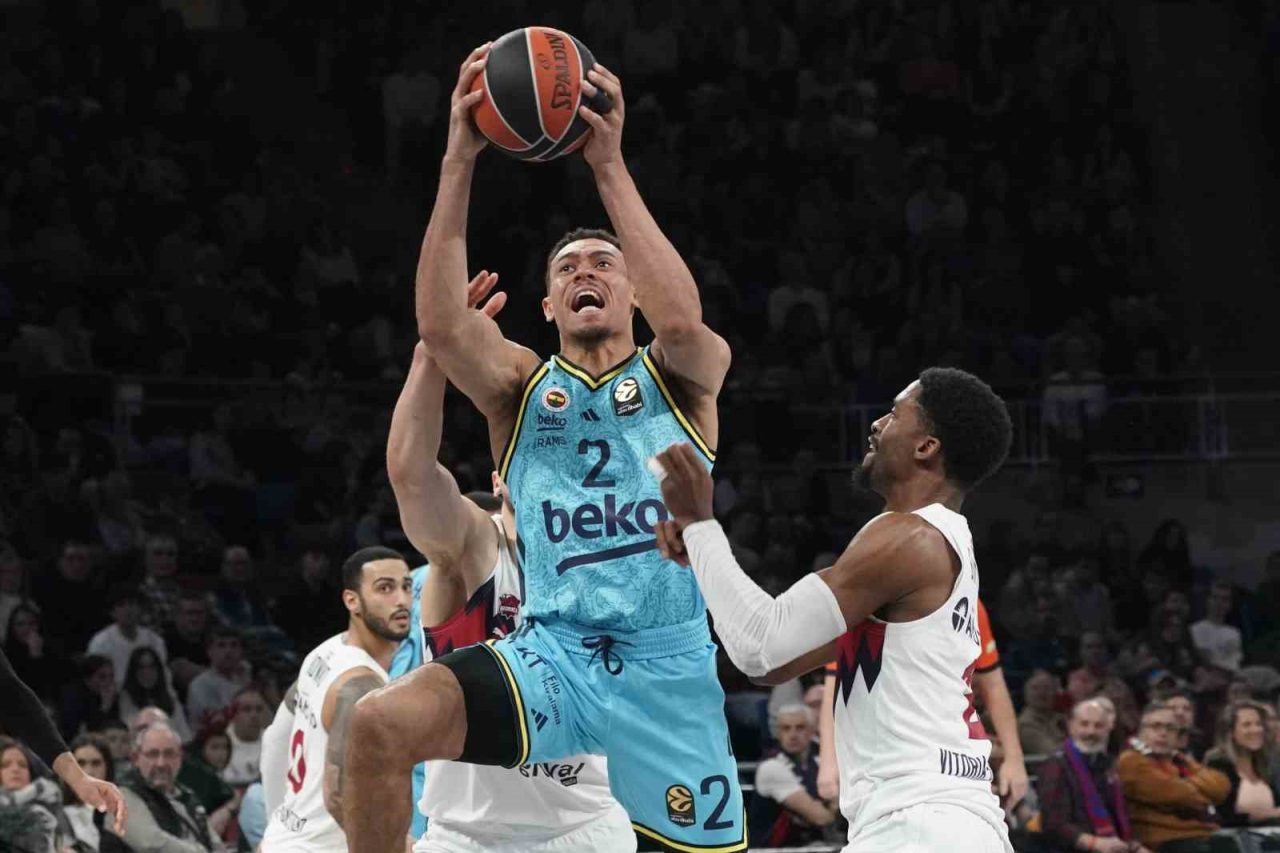Euroleague’in 19. haftasında Fenerbahçe deplasmanda Baskonia’yı mağlup ederken, A. Efes