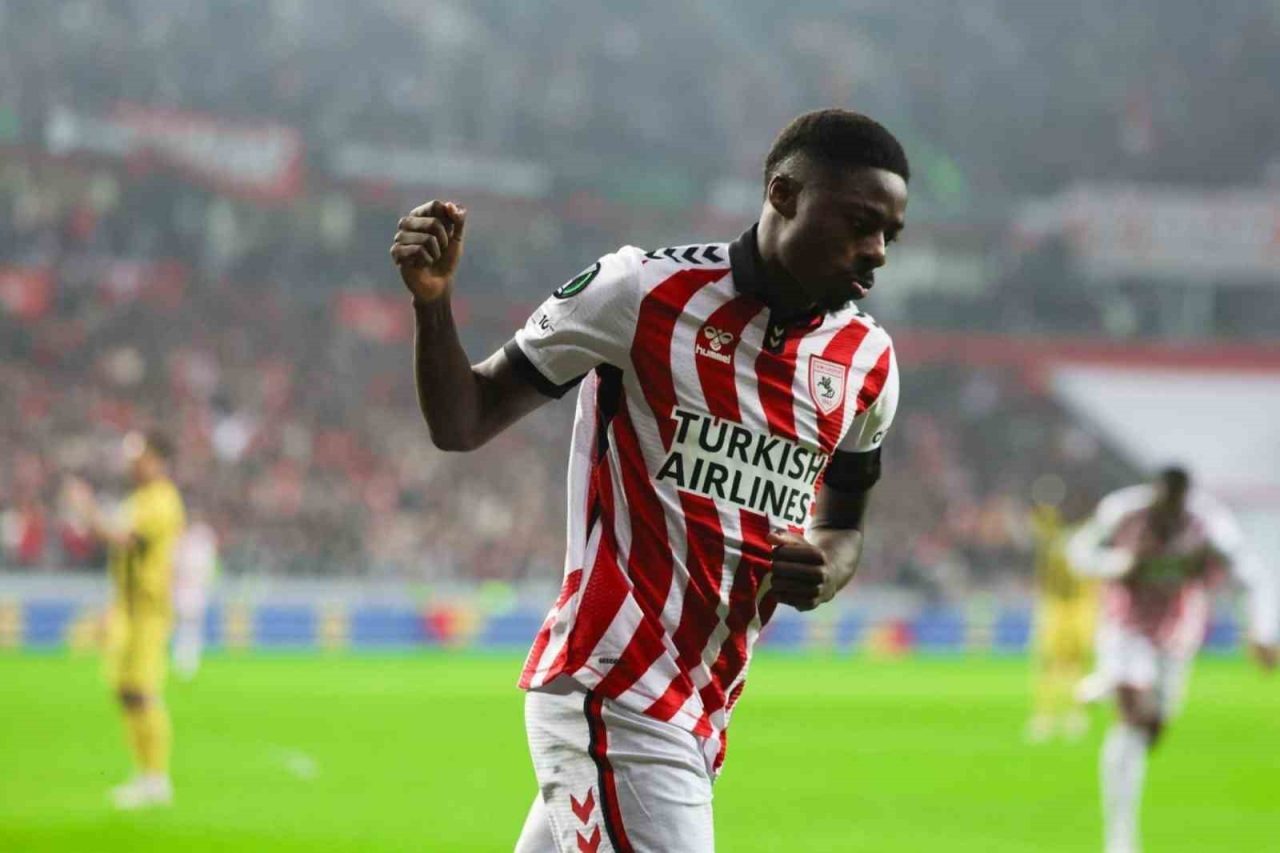 Fenerbahçe, anlaşma sağladığı Anthony Musaba’nın lisansını çıkardı. Fenerbahçe, 2. transfer