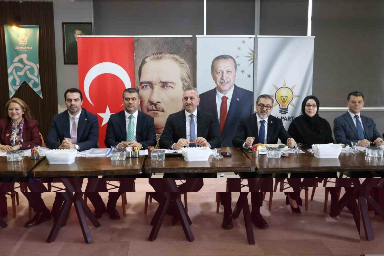 AK Parti MYK Üyesi ve TBMM Grup Başkanvekili Abdülhamit Gül,