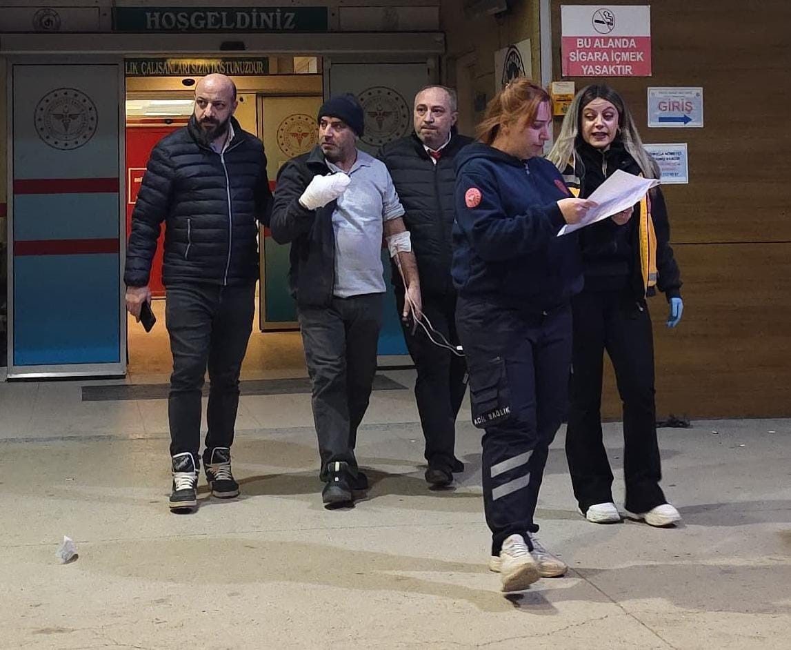 Bursa’nın İnegöl ilçesinde mobilya fabrikasında daire testere ile parça kesen