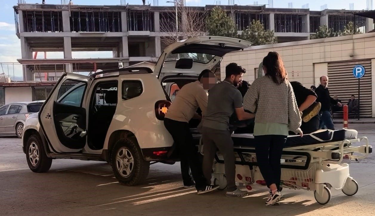 Bursa’nın İnegöl ilçesinde tamir yaptığı apartmanın çatısındaki kiremitlerin kırılması sonucu