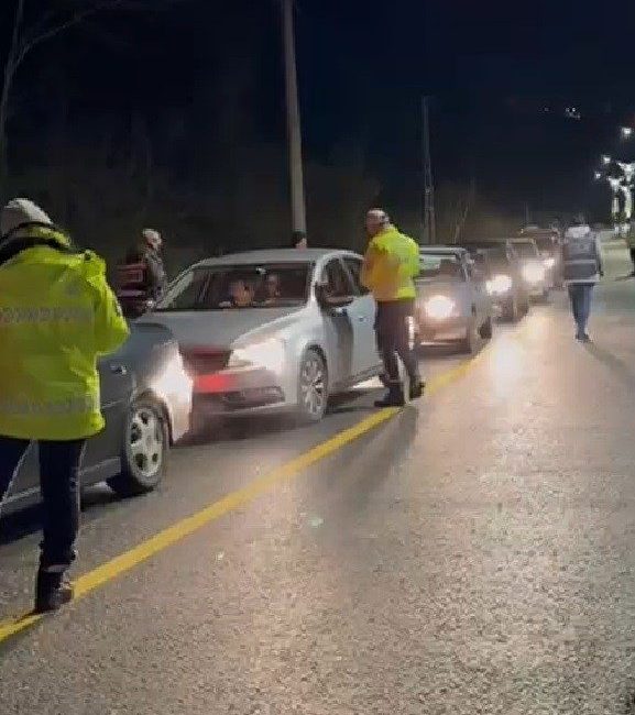 Sakarya’nın Karasu ilçesinde yılbaşı gecesi üç farklı noktada gerçekleştirilen uygulamalarda,