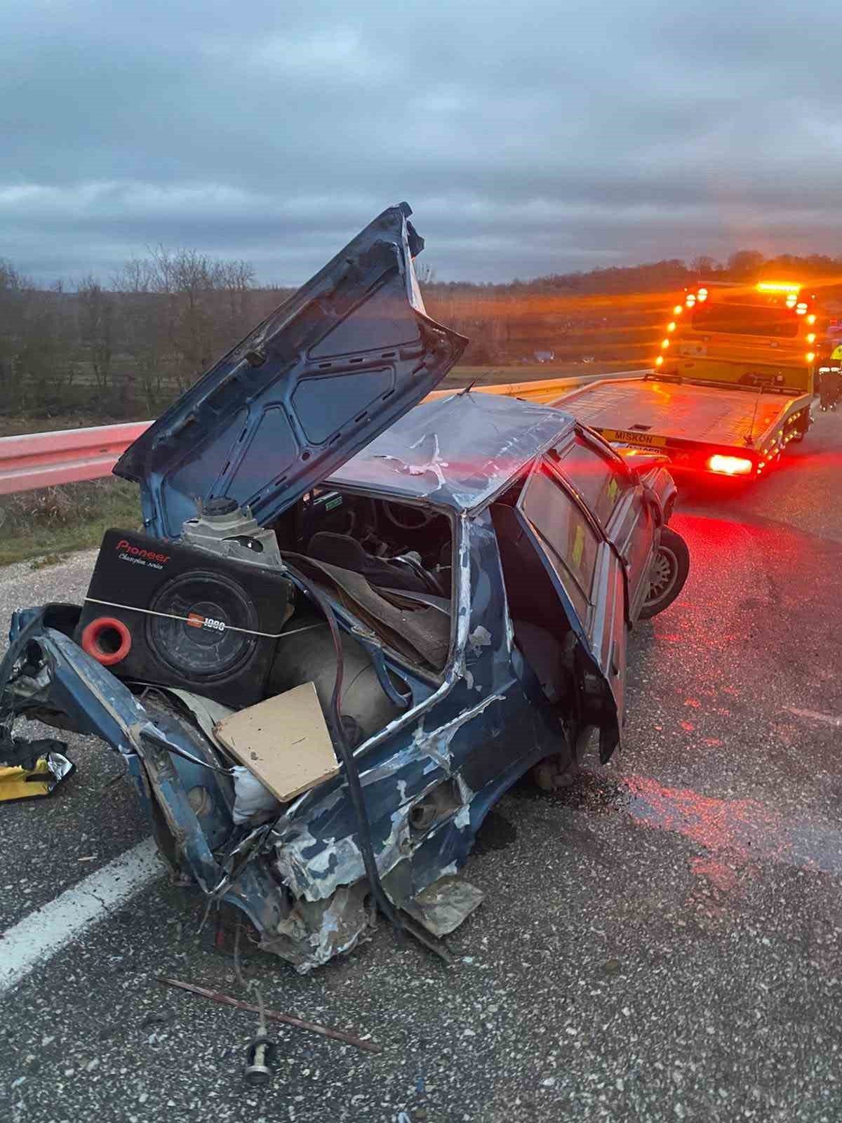 Kırklareli’nin Pınarhisar ilçesinde otomobilin bariyerlere çarpıp takla atması sonucu meydana