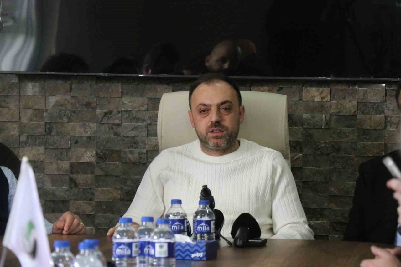 Sakaryaspor Başkanı Enes Zengin, göreve geldikleri kısa sürede 18 icra