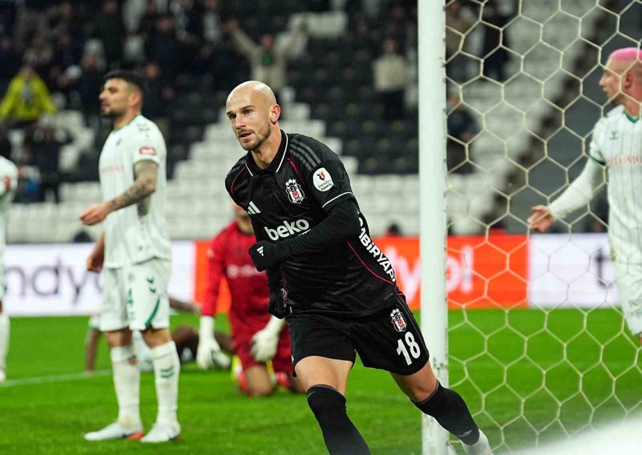 Beşiktaş’ın Çekyalı futbolcusu Vaclav Cerny, Konyaspor maçında attığı golle siyah-beyazlılarda