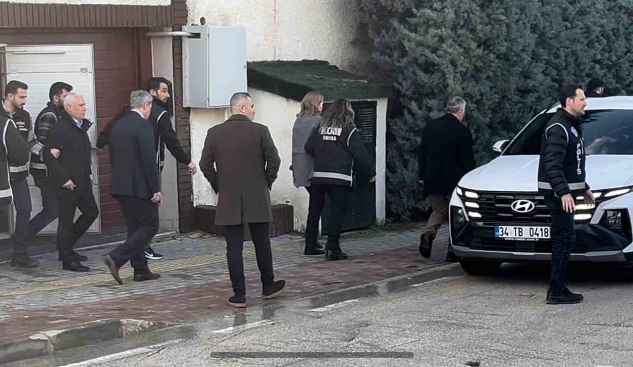 Bursa Büyükşhir Belediye Başkanı Mustafa Bozbey, eşi ve kızı gözaltına