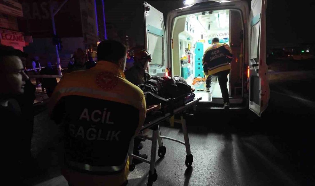 Kadıköy Rıhtım’da gece saatlerinde meydana gelen trafik kazasında takla atan
