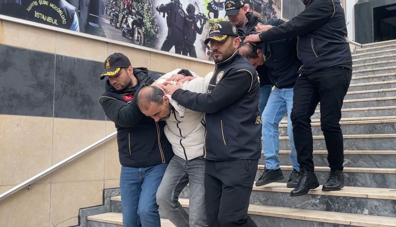 İstanbul’un Sultangazi ilçesinde bir şahıs boşanma aşamasındaki eşiyle ilişkisinin olduğunu