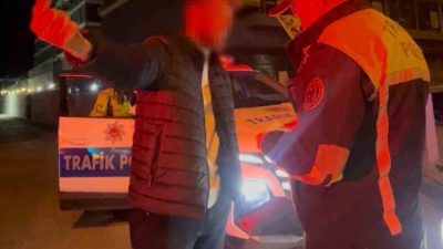 Tekirdağ’da ’dur’ ihtarına uymayan lüks otomobilin sürücüsü, bir sitenin otoparkında