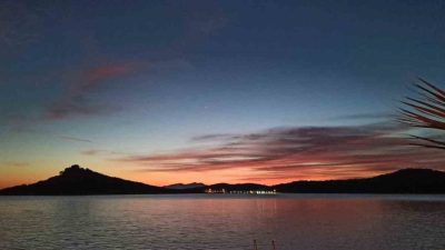 Ayvalık ilçesi yoğun ilgi görürken, günbatımını fotoğraflamak isteyenlerinde mekanı haline
