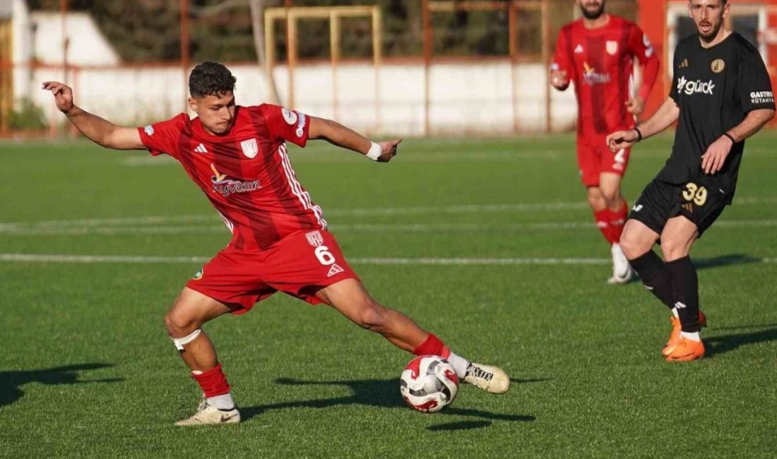 Ayvalıkgücü Belediyespor’un henüz 20 yaşındaki ön libero oyuncusu Emirhan Boz,