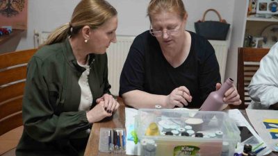 Ayvalık Belediye Başkanı Mesut Ergin’in eşi Canan Ergin, mahalle evleri